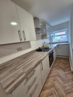NEW Contractor 5-Bed 3-Bath Central Redcar - 3