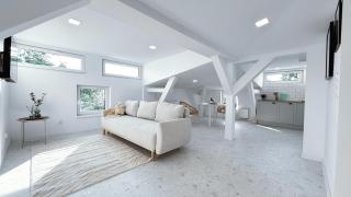 A Tranquil Attic Retreat Near Old Town - 0