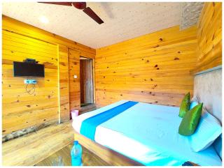 Royal Lakefront Palace PRIME LOCATION NAINITAL HOTEL VINAYAK LAKE VIEW MALL ROAD With #Free Wifi #Balcony #Room Service #Luxury And Spacious Room - A Top Rated Hotel - 4