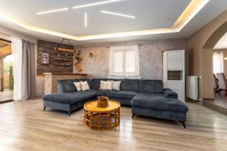 Villa with swimming pool and children's playground, in a quiet area - by Traveler Tourist agency Krk - ID 2686 - 8