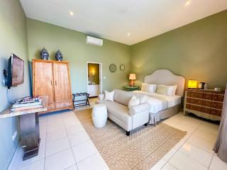 Room Sweet Room - Seminyak Center, walk to the Beach - 0