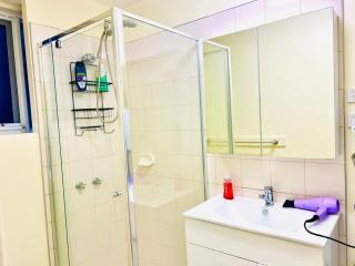 Cosy and Conveniently located 2BR Apt in Hawthorn - 5