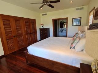 The Hideaway 1 Bedroom Suite, Pool and Sea views - 4