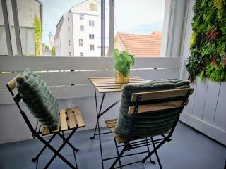 Stylish Old Town Apartment with Free Parking and a Balcony near the Cathedral - 8