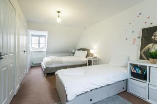 Comfortable 4 Bed Modern Townhouse with Parking - Long Eaton - 4