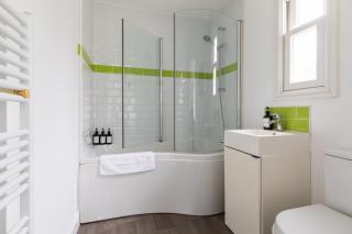 Old Farmhouse - Brand New Apartment - Free Parking - Central Bath - 4