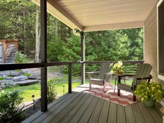 Tuthill Tree House - Secluded Mountain Cabin with Roof Deck - 2