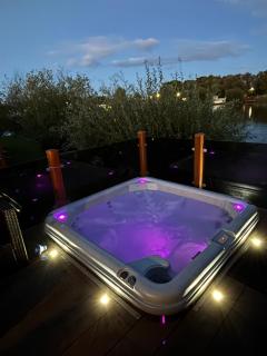 Rachels Luxury Tattershall Hot Tub & Fishing Retreat - 9