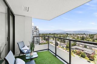 Arcola Retreat, Modern Condo with Balcony, Workspace and Views - 9