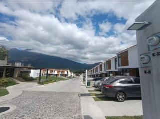 Kakaw's house, pool with a view of the 3 volcanoes - Alotenango - 7