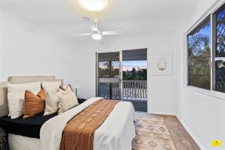 Modern Holland Park Home with Easy City Access - 8