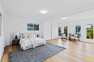 Modern Holland Park Home with Easy City Access - 5