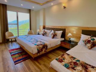 Hilltop Heaven With Scenic Mountain View - 9