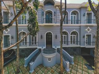 OISA Tudor house 205 - 3