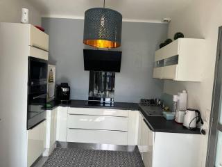 Maison Mont Valérien Spacious Family and Business Stay with AC and Parking, near Paris La Défense - 5