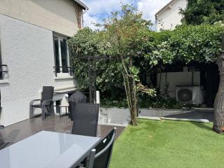 Maison Mont Valérien Spacious Family and Business Stay with AC and Parking, near Paris La Défense - 8