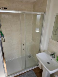 Double Bedroom in Dartford central- Private Toilet & Bathroom - 6