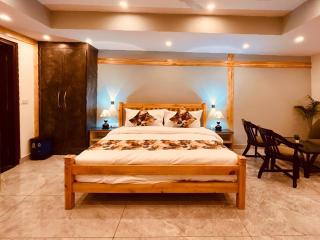Pinerock Resort ! Luxury! Mountain View! Open Terrace ! Cafeteria - 4