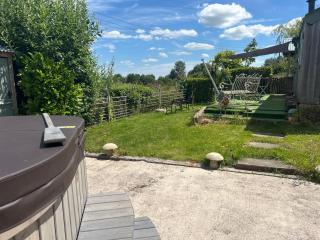 Willowbank shepherds hut - 9
