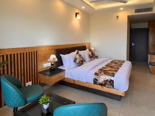 Pinerock Resort ! Luxury! Mountain View! Open Terrace ! Cafeteria - 5