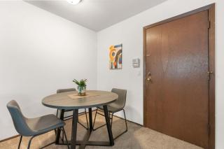 Close to Campus & Hospital with Free Parking - Fast Wifi - 3