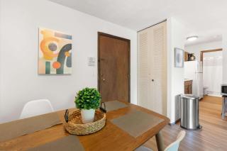 Workspace with Desk & Walkable to hospital & campus - 8