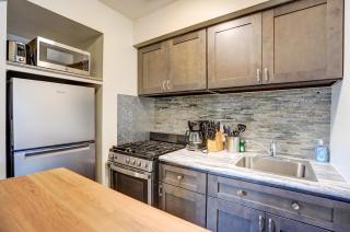 Free Parking with Private Entrance - Close to Med Center - 8