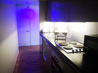 Historic & Modern 2 Bed Apartment - Free Parking - 7