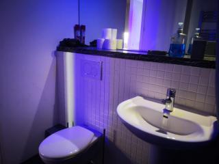 Historic & Modern 2 Bed Apartment - Free Parking - 3