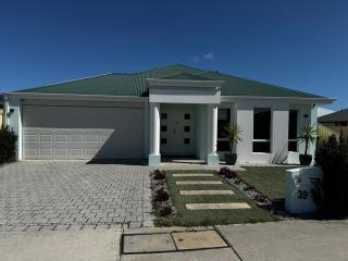 Landsdale Family Haven Modern 4BR Home with Pool - 7