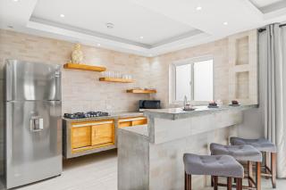 Prime Location 2br W Pool, Bbq & Close To Beach - 3