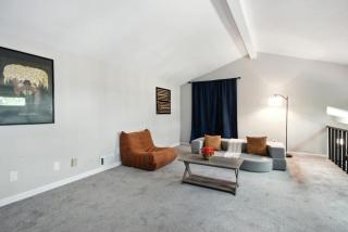 Stylish 2BR Loft Near ISU Hospitals & Downtown - 4