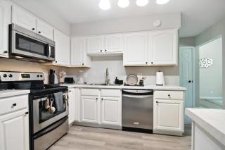 Stylish 2BR Loft Near ISU Hospitals & Downtown - 2