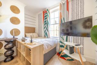 Stylish Stay Steps from Lively Docks - 2