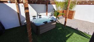 Détente et jacuzzi au Somail - 0