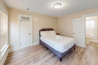 Downtown Haven Walk to Yale Renovated Parking - 6