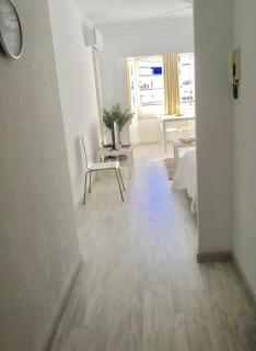 Torremolinos Centro Apartaestudio sin reformar súper precio - 3