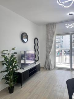 Lavish 2 BHK in Yas Island near Ferrari world and Sea world - 7