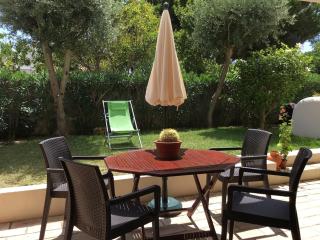 Apartment with pool close to beach - 0