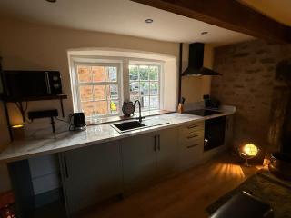 The Snug- A beautiful and characterful property connected to a historic Georgian Manor House - 4