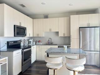 LUX Apt 2 Min to TCU Pool & Gym! - Fort Worth - 8