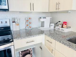 LUX Apt 2 Min to TCU Pool & Gym! - Fort Worth - 4