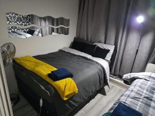 Queen Eliz Room - London - 5
