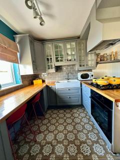 Dog-friendly Seaview Apartment - 8