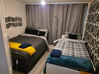 Queen Eliz Room - London - 3