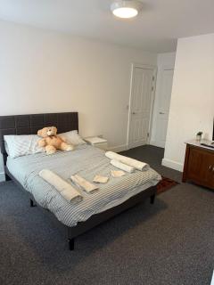 Cozy 2-Bed Apartment - Central Luton Location - 6