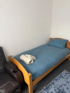 Cozy 2-Bed Apartment - Central Luton Location - 5