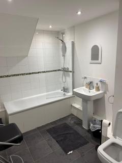 Cozy 2-Bed Apartment - Central Luton Location - 1