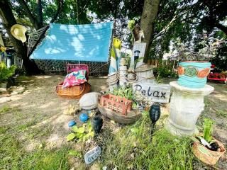 Schaumburg Paradise Oasis with a secret garden and private Pool - 8