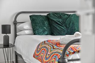 Hillsborough Home from Home, Garden and 2x Parking by StayByNumbers - 8